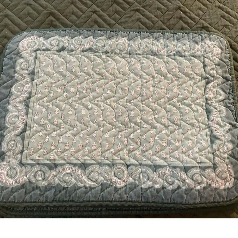 Set of 6 quilted fabric placemats